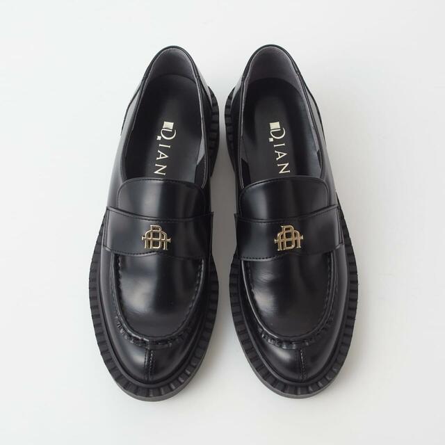 「ボリュームローファー」クロ 19,800円（税込）