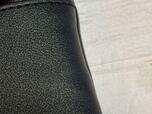 素材はPVC。シボ感のあるリッチなレザー調の生地を使用