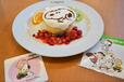 【Joyfull×PEANUTSコラボキャンペーン】「スヌーピーのヨーグルトホイップパンケーキ(845円)」とノベルティ