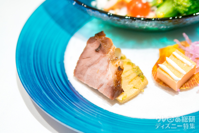 季節の前菜盛り合わせ｜“ピクサー・プレイタイム”ランチコース 4,120円｜東京ディズニーシー・ホテルミラコスタ「シルクロードガーデン」
