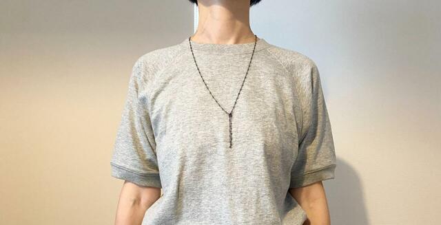 【無印良品 ライトスウェットクルーネック半袖Tシャツ】カラーはオフ白、グレー、黒、ネイビーがあります(スカートはオフ白のみなし)