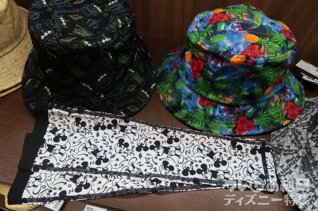 Disneyデザインの帽子とアームスリーブ