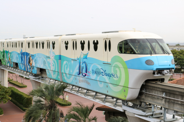 「“ザ・イヤー・オブ・ウィッシュ”ライナー」ブルー ©Disney