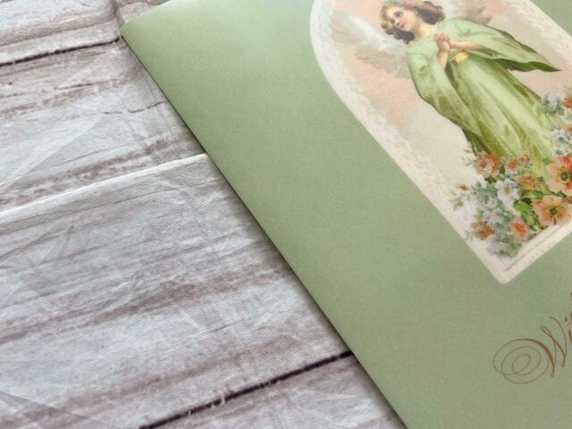 モスグリーンと淡いすみれ色の2色展開