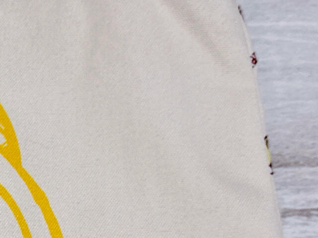 素材は綿100％。厚手で丈夫なコットンキャンバス生地