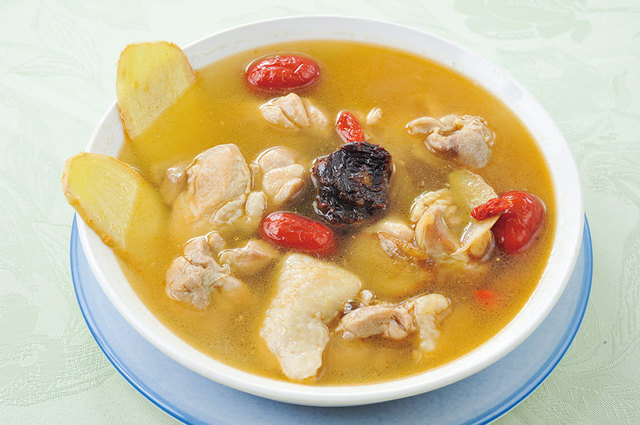 線條手打餃子専門店（池袋）　台湾伝統 薬膳鳥肉黒胡麻スープ 780円