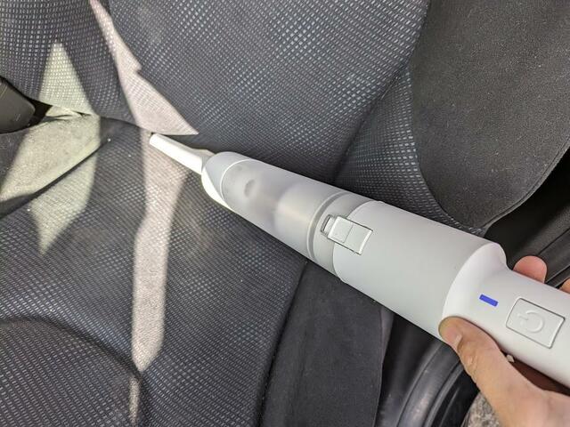 【アイリスオーヤマ ハンディクリーナーマルチツールセット】コードレスなので車の座席の食べこぼしなどの掃除にも便利！