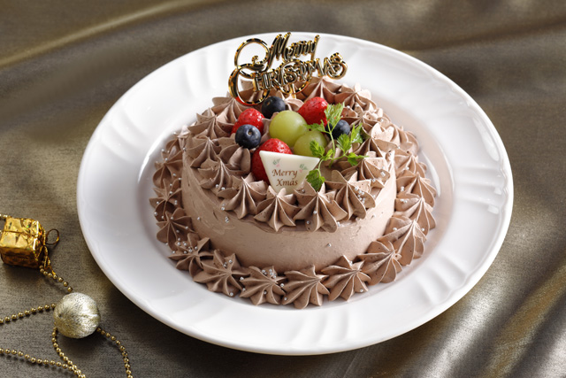 「クリスマスケーキ（チョコレートクリーム）」＜期間：2025年12月6日～12月25日＞【USJオフィシャルホテルで開催！特別なブッフェ『ヨーロッパ冬のスペシャルグルメフェア ～クリスマス＆ニューイヤー～』】