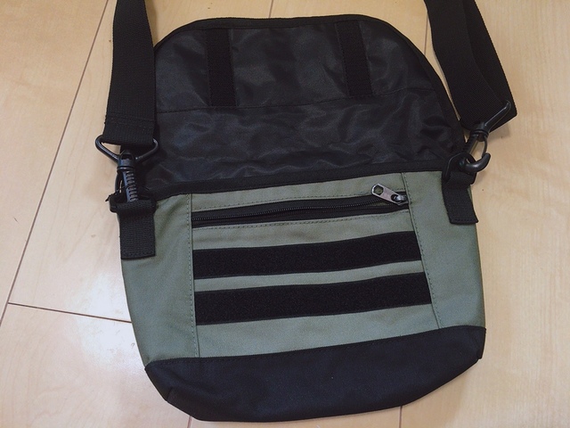 【ワークマン BASIC(ベーシック)ショルダーバッグ】面ファスナーで楽々開け閉め