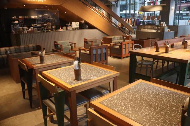 「koé lobby」の店内