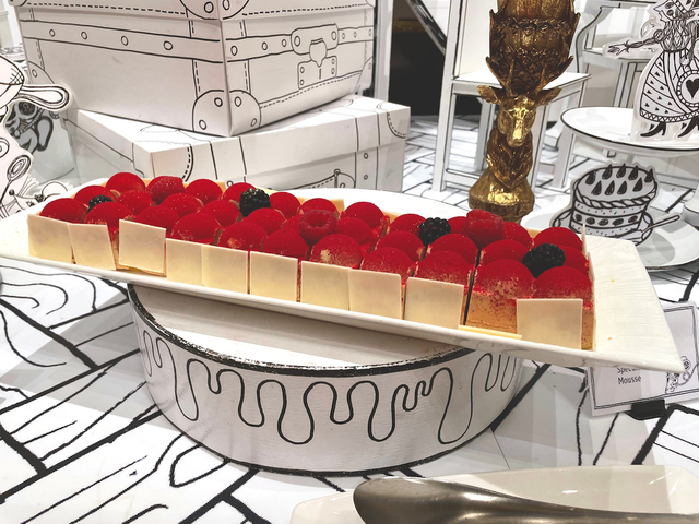 【ヒルトン東京 絵本の国のアリス スイーツビュッフェ】「絵本の国のチェスゲーム」