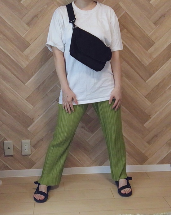 【Honeys プリーツパンツ】カットすればぺたんこ靴でも引きずることがありません