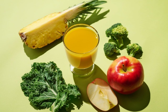 21種の野菜と3種のフルーツが入ったとろりとした食感のスムージー