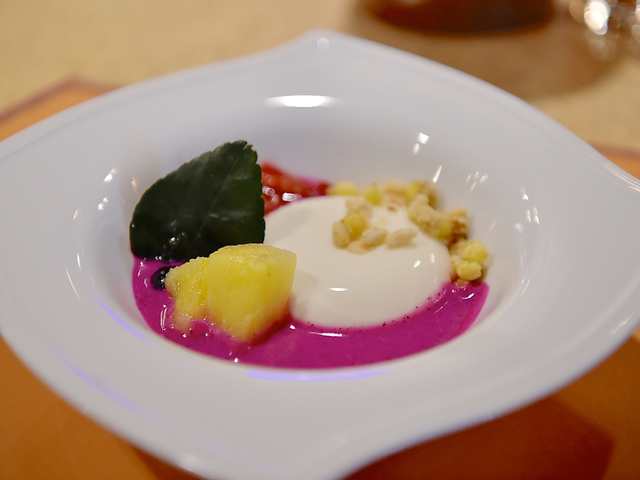 「ポリネシアンテラス・レストラン」ディナーメニュー（撮影 / MezzoMiki）