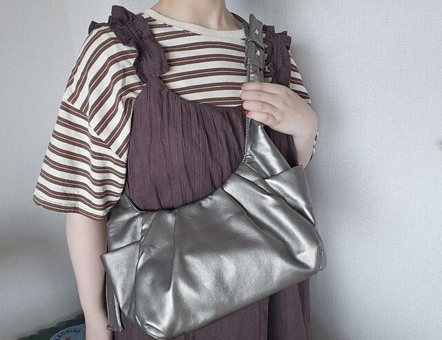 【studioCLIP 軽い7ポケット2WAYバッグ】ショルダーバッグとしても大活躍!シンプルで合わせやすいデザインです♪