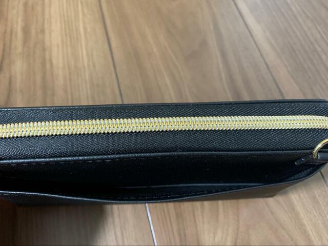 【Aquascutum お財布ショルダーBAG】ファスナーはきらりと光るゴールドカラー