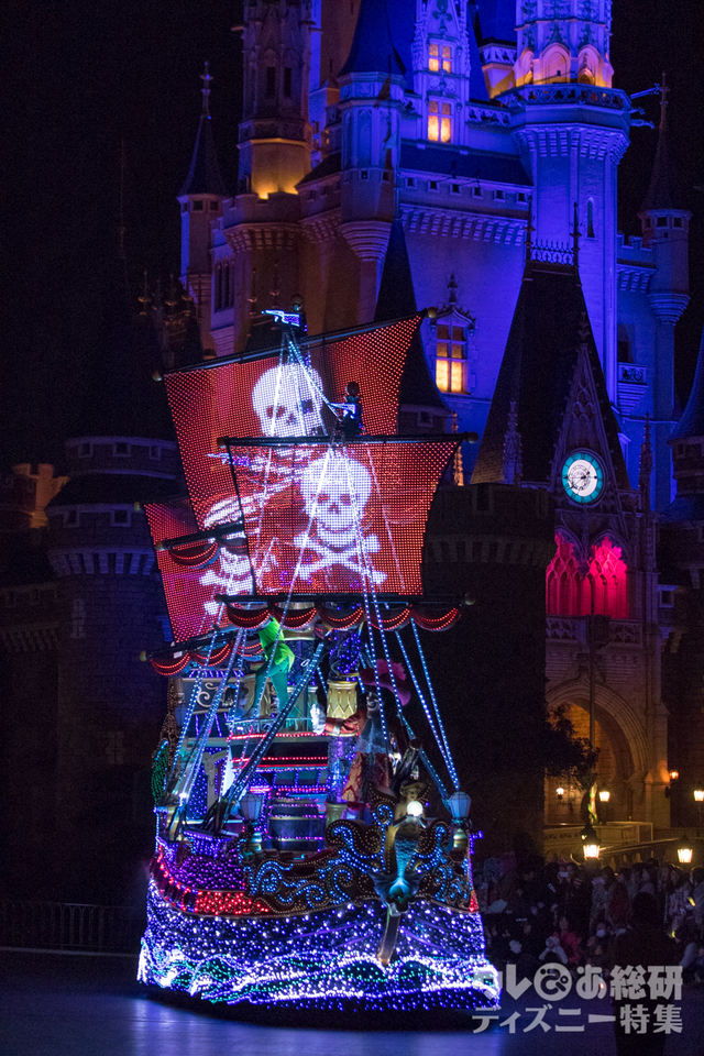 クリスマスバージョン「東京ディズニーランド・エレクトリカルパレード・ドリームライツ」（2016年）｜東京ディズニーランド「クリスマス・ファンタジー」