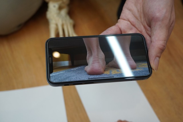 【足道楽 門前仲町店】足のゆがみなどがないかチェック