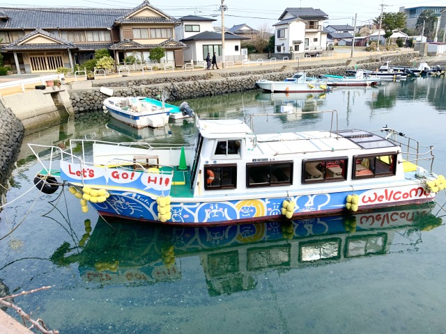 ファンキーな観光船もある