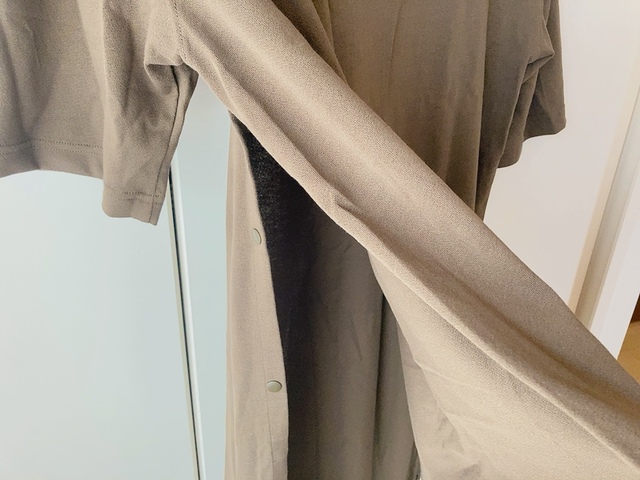 【UNIQLO U クレープコットンスナップワンピース（半袖）】スカートやシャツを合わせてレイヤードも楽しめます
