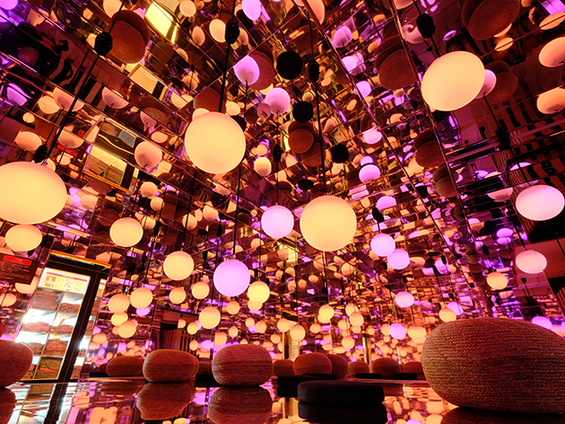 「RAKU SPA 鶴見」のミラーの部屋「輝の房」