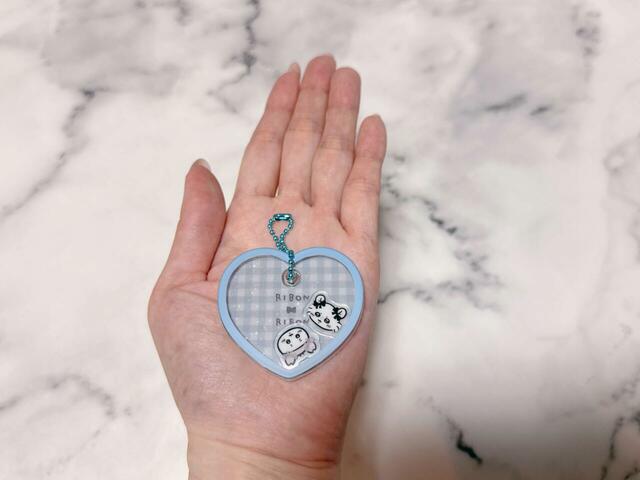 サイズは手のひらに乗る大きさ。鍵などにつけるのがおすすめ！