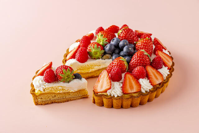 「ストロベリー＆ガストロノミービュッフェ ～Noir et Rose～」＜期間：2026年3月1日〜4月28日＞【美食が揃う「ストロベリー＆ガストロノミービュッフェ ～Noir et Rose～」で、「黒いちご」や「世界大会優勝シェフの料理」を堪能！】