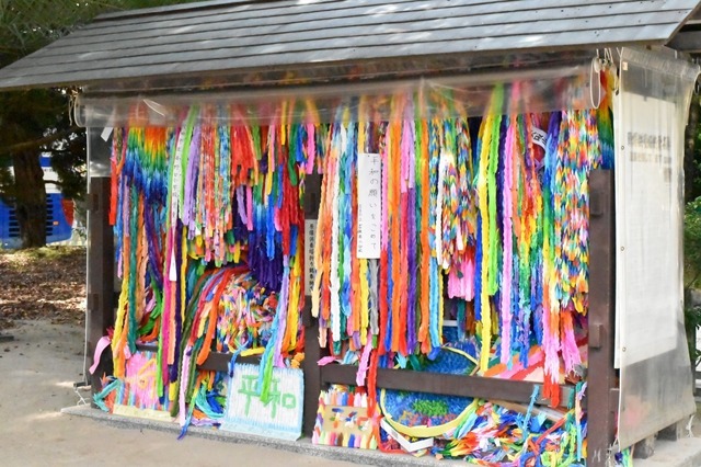 全国からたくさんの折鶴が届く