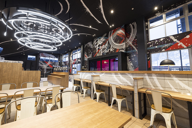 「フードパークピステ」【グランスノー奥伊吹 食事無料で8時間何度でも食べ放題】