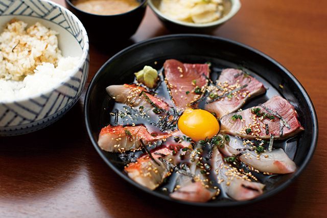 神奈川・小田原漁港の絶品魚／小田原港の台所 なみ　  なみ漬け丼（ご飯セット付）—1250円