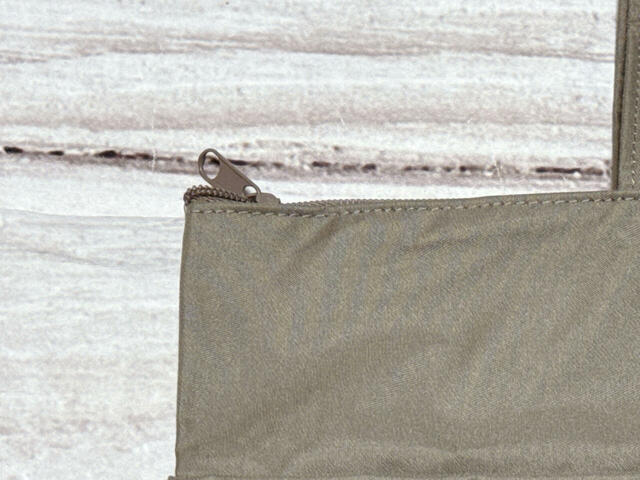 天ファスナー付きで安心