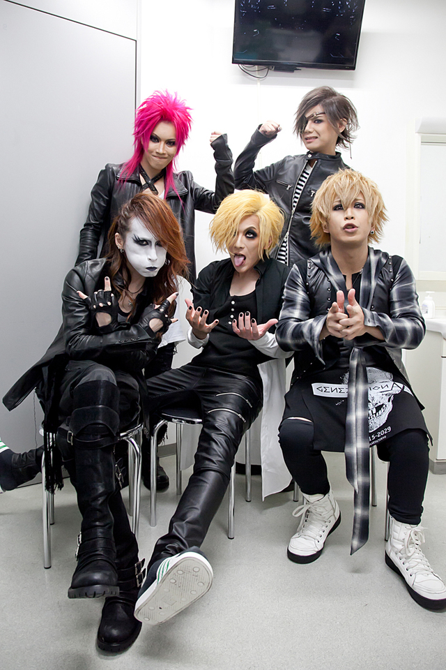 赤坂ブリッツ公演に向けて気合い十分なJin-Machineのみなさん