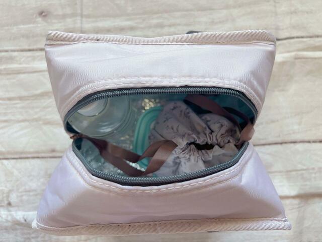 550mlもペットボトルとおむすびが2個入った巾着、お弁当箱を入れてみました