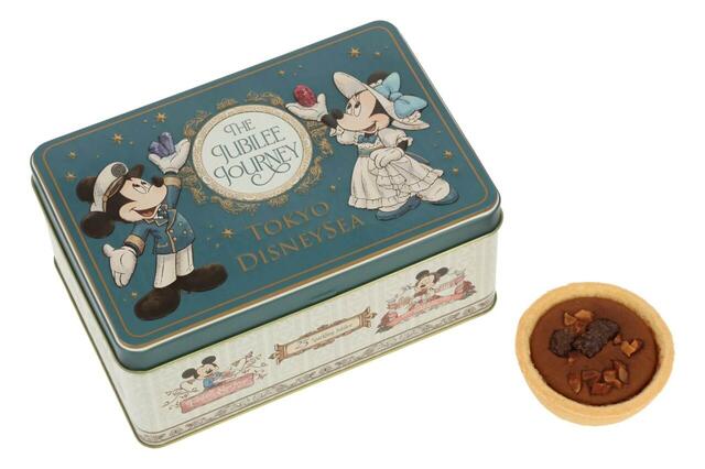 タルト 2,400円｜東京ディズニーシー25周年グッズ｜販売店舗：東京ディズニーシー「エンポーリオ」｜発売日：2026年5月25日（月）