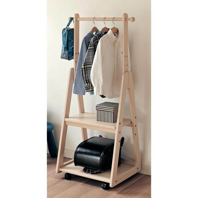 角にまるみをつけた子ども用ハンガーラック｜￥13,900～17,900 （税込）