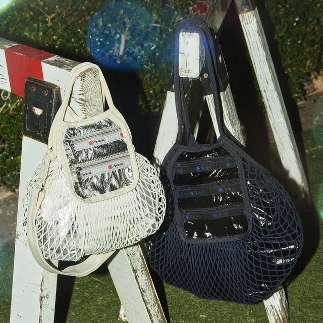 【レスポートサック】フィッシュネットのようなコットン素材のネットバッグに巾着がついたショルダーバッグとトートバッグ