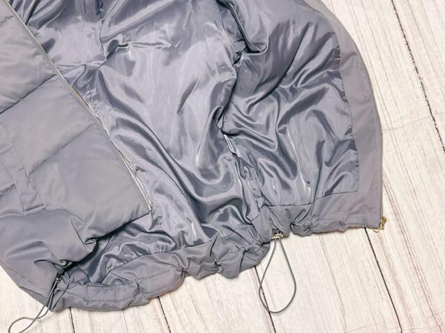 裏地はポリエステル。ツルッとした生地で着脱がしやすく◎