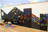 マグネットウォールで、ダイナミックなパズル。