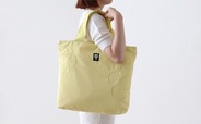 【MARY QUANT】「エコバッグ」(6,050円)/大容量のトートバッグサイズで幅広のストラップも持ちやすそう