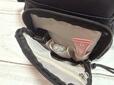 リップや目薬をそのまま入れられるポケットが便利！