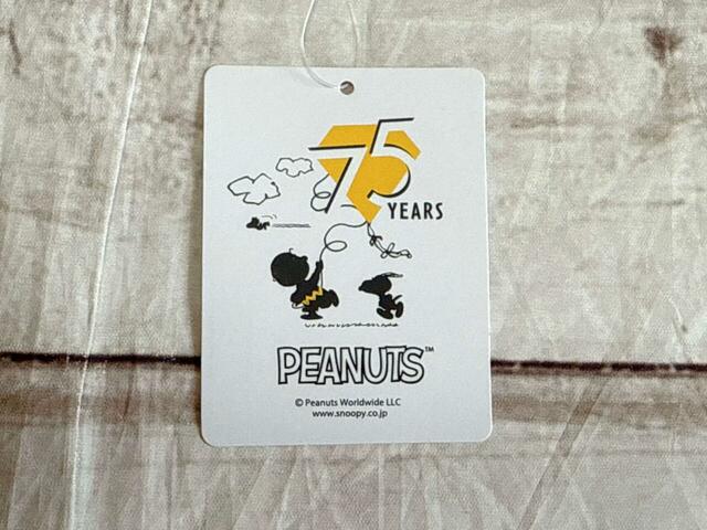 PEANUTS生誕75周年を記念した特別なロゴタグ付き