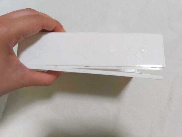 L字に折って、組み合わせます