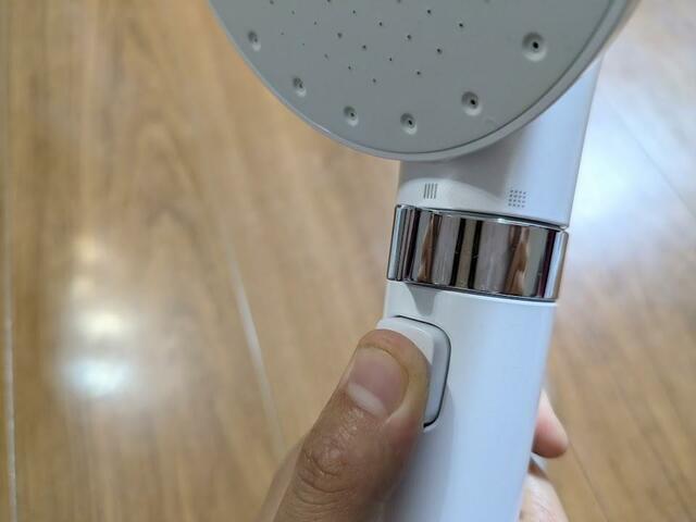 【アイリスオーヤマ  MiCOLA ウルトラファインバブル クレンジングシャワーヘッド】止水ボタン付きで節水効果も！