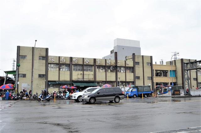 環南総合市場の外観。龍山寺辺りからタクシーで１０分弱