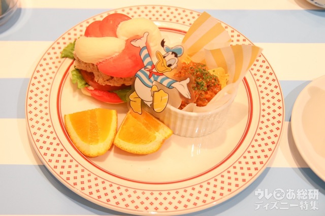 「FUN!うきわバーガープレート」¥1,990（税込¥2,189）