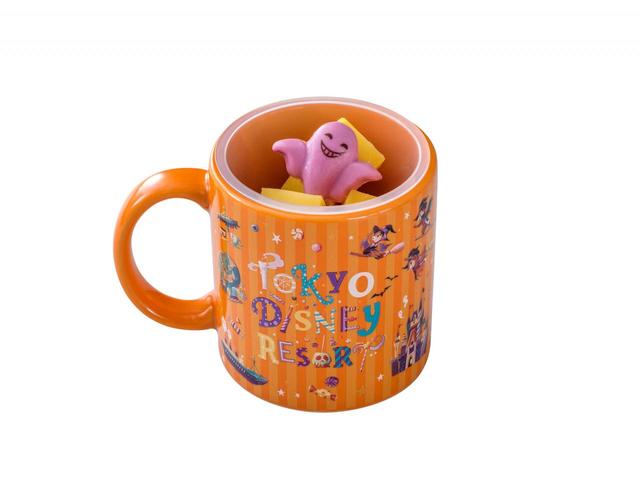 スウィートポテト＆アーモンド、スーベニアカップ付き 900円｜提供店舗：東京ディズニーランド「プラズマ・レイズ・ダイナー」／東京ディズニーシー「ホライズンベイ・レストラン」｜東京ディズニーリゾート「ディズニー・ハロウィーン」2022スペシャルメニュー