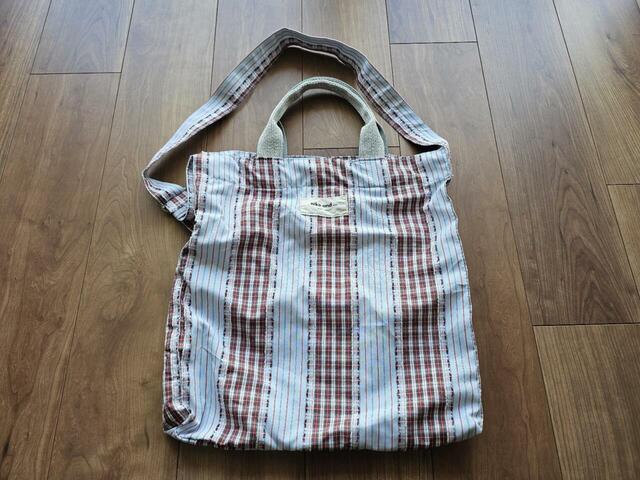 【niko and…　オリジナル2WAYテープトートバッグ】カラーはレオパード、シルバー、オレンジなど全8色！（写真はブルー）サイズは約高さ40×幅36.5×マチ4.5cmです