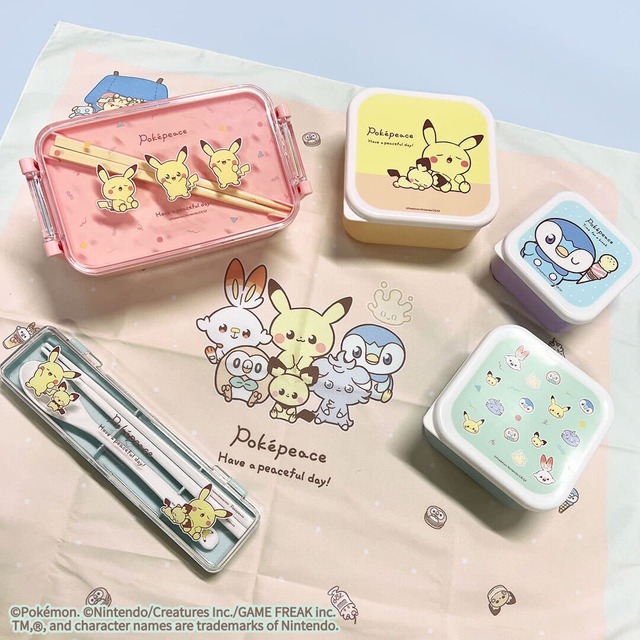 【サンキューマート×ポケピース】「箸付きランチボックス」￥858、「フードコンテナ3Pセット」￥858、「カトラリーセット」￥858、「ランチクロス」￥429