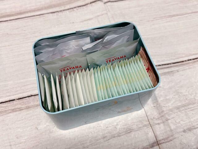 【カルディ／ムーミン ウッドリッド スクエアティン】ティーバッグを収納してみました。スクエア形なのでスッキリ収納できます♪