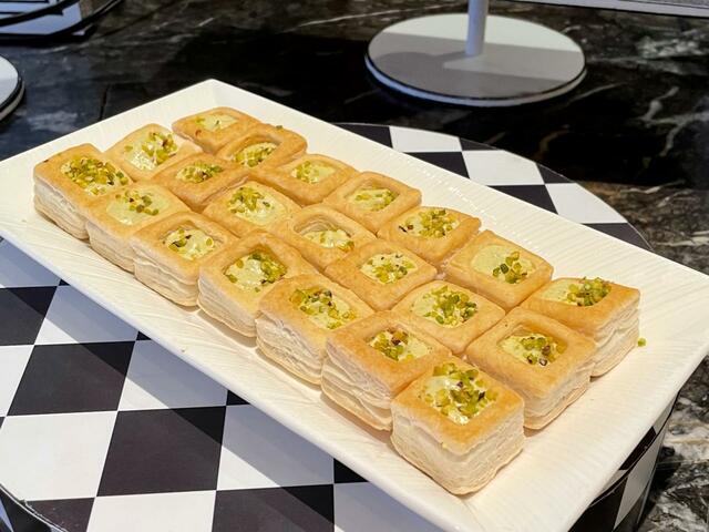 【ヒルトン東京 絵本の国のアリス スイーツビュッフェ】「ピスタチオのシブースト」